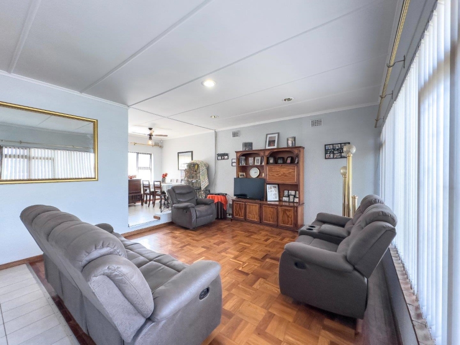 4 Bedroom Property for Sale in Clamhall Western Cape